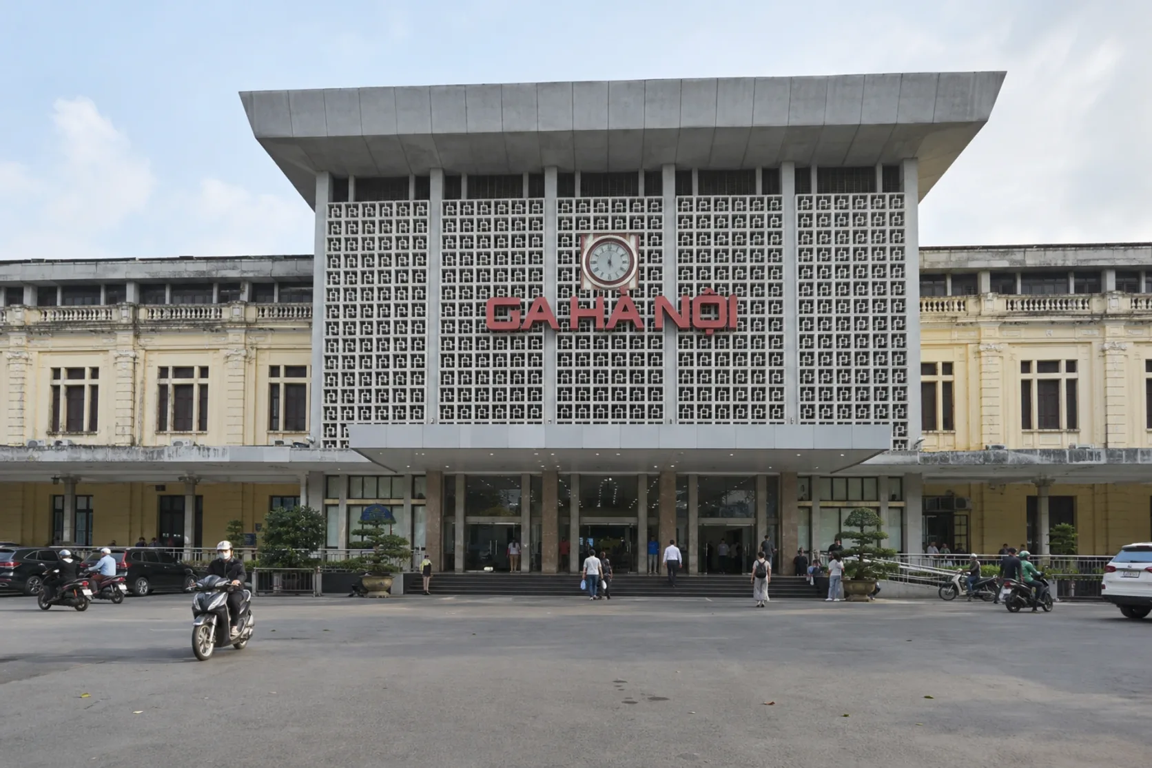 The main building of Ga Hà Nội, Hanoi railway station, with its sign.