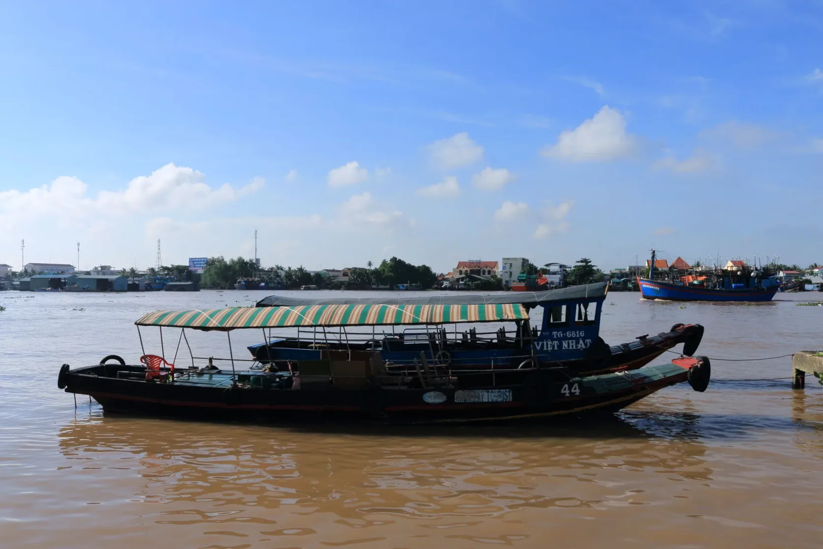 Ein Ausflugsboot auf dem Mekong.